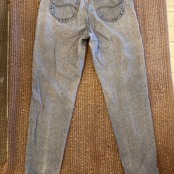 Vintage 90s Lee High Rise Mom Jeans 26x30 Light Wash Tapered Denim - Picture 7 of 7